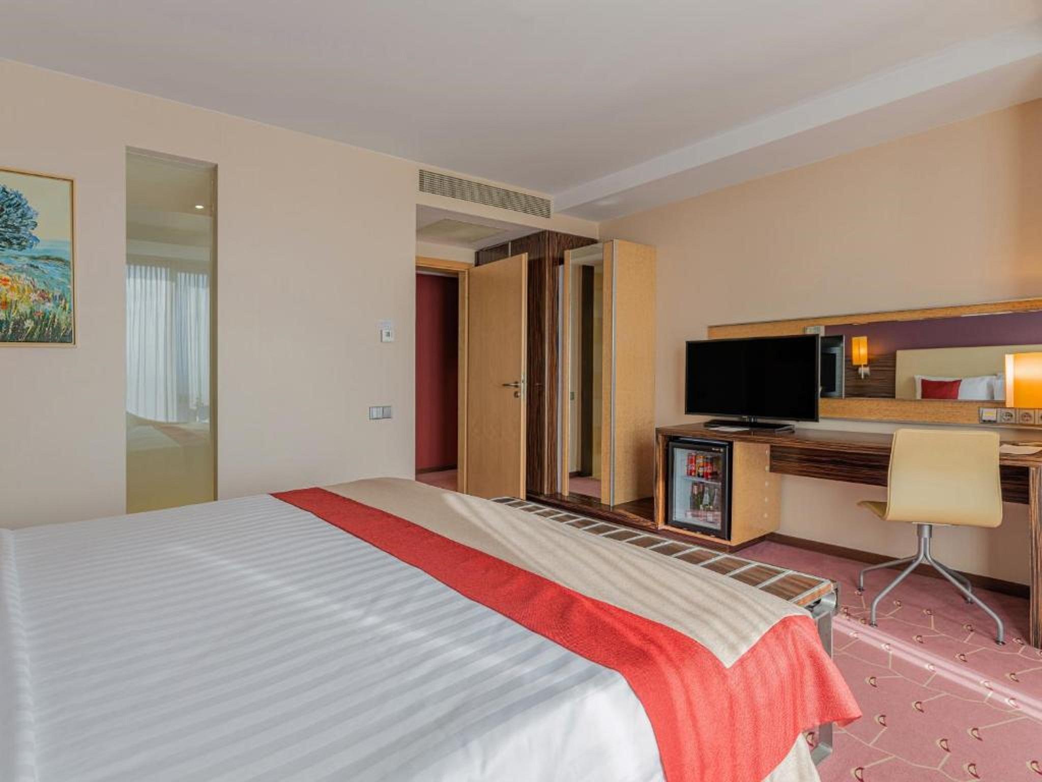 Ramada Sibiu Hotel Exterior foto